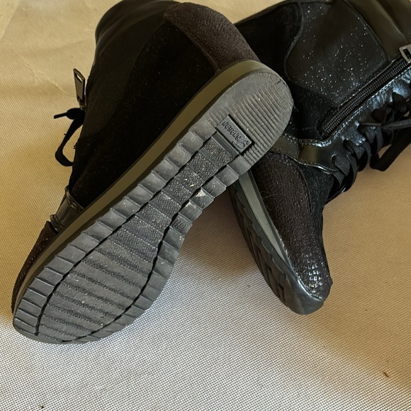 Black wedge sneaker size 6.5 - Picture 4 of 5